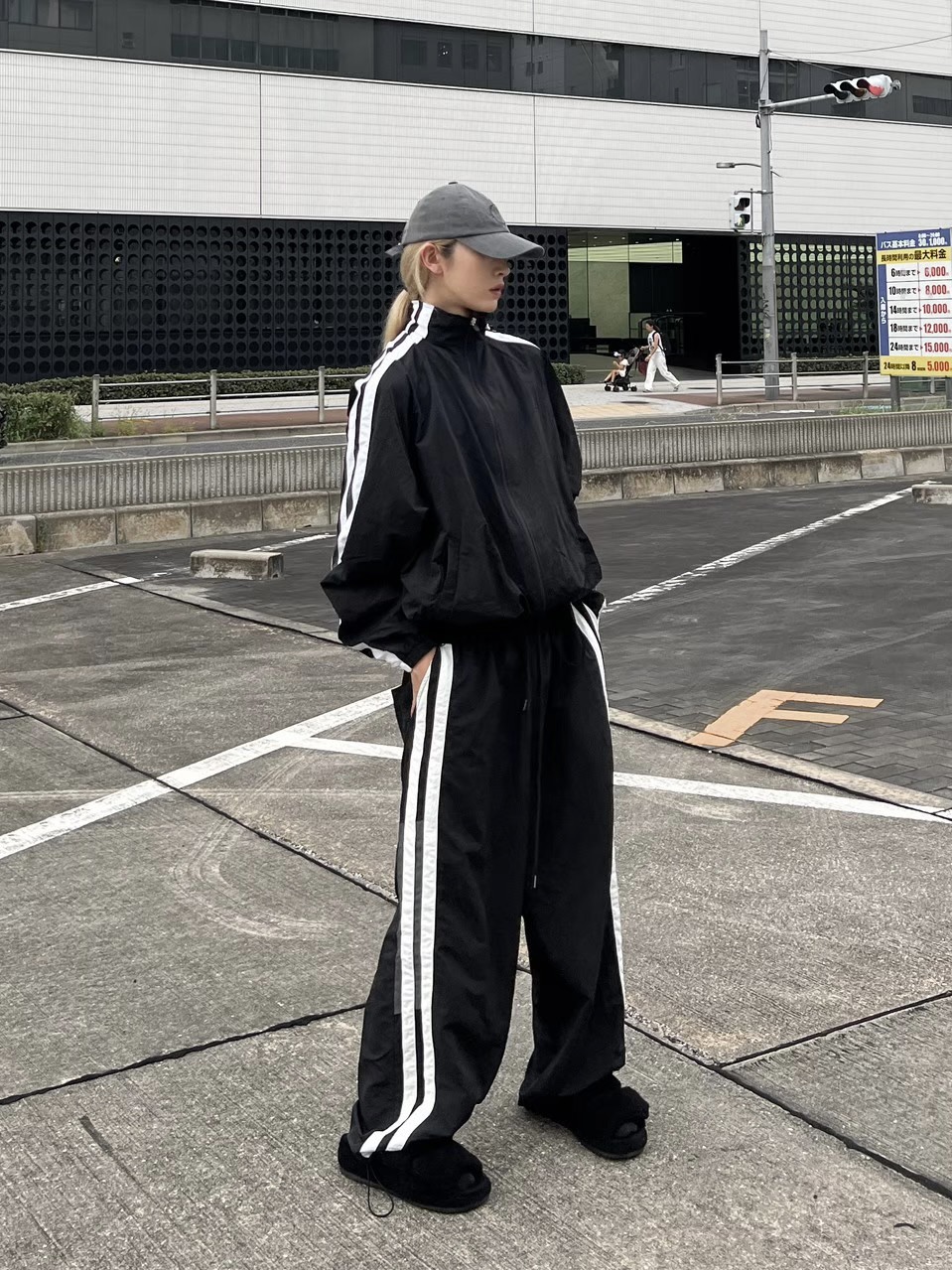 受注制【Chikashitsu +】set up side line track pants | OUR BRAND 