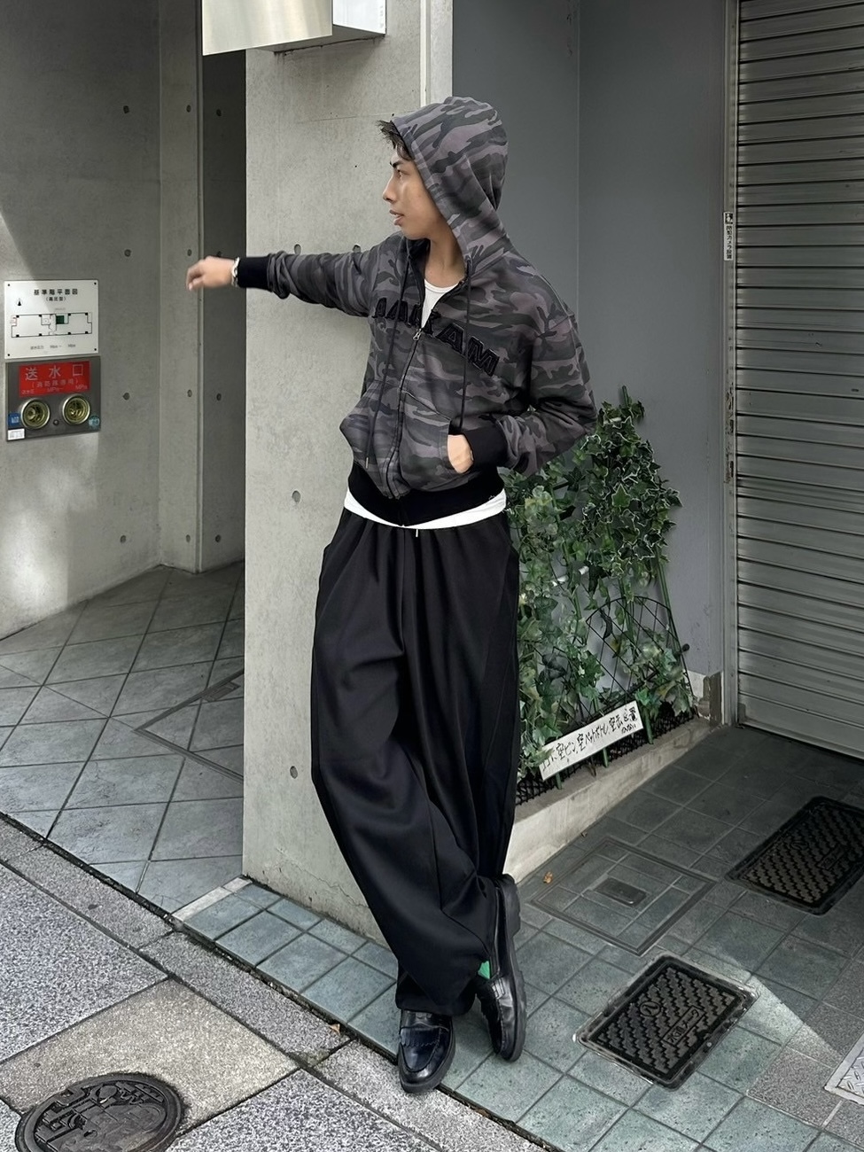受注制【Chikashitsu +】curve stitch straight sweat pants