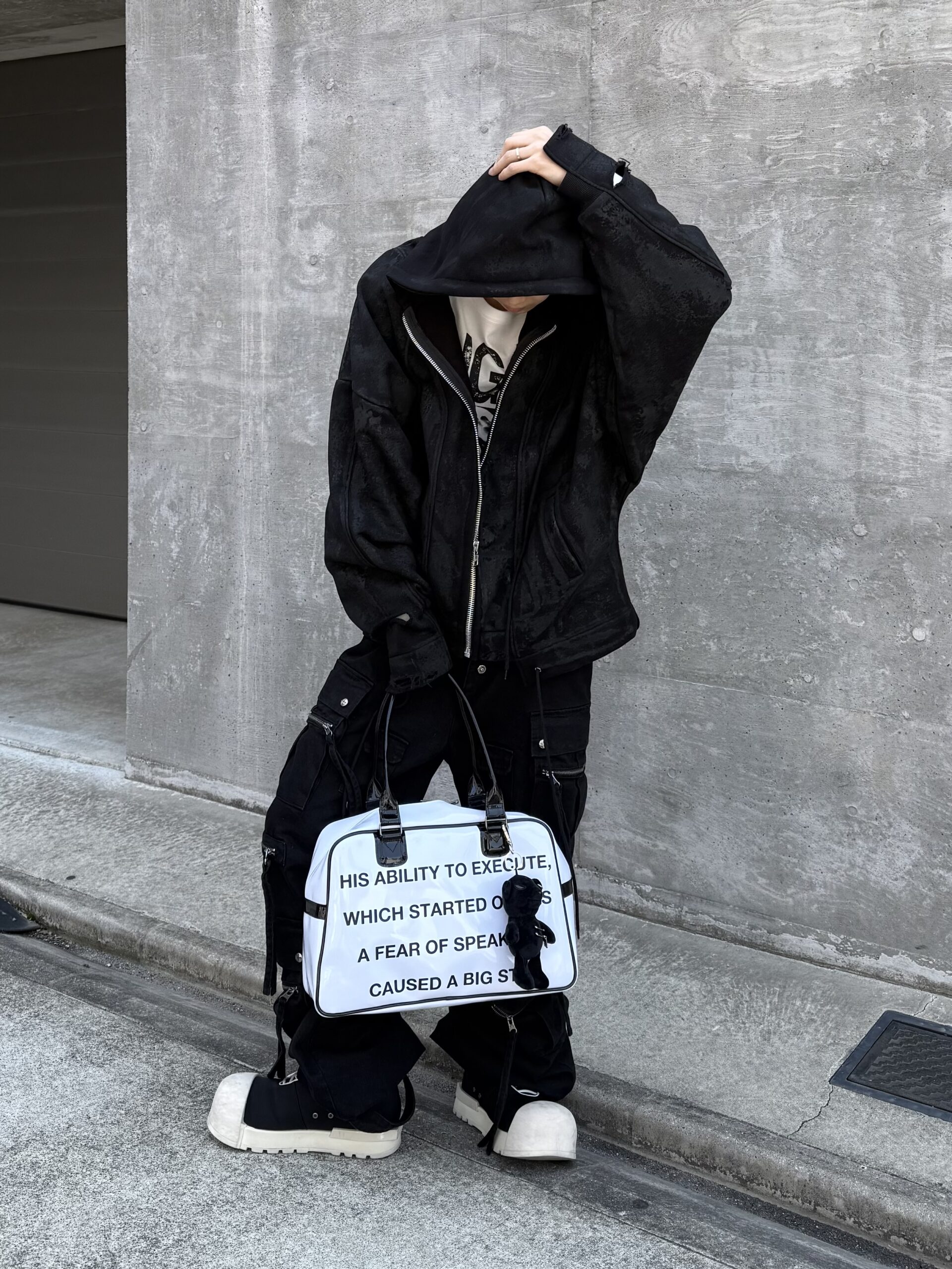 4/18 19:00発売【Rosen Kreuz】CURVE FIT LONG CARGO PANTS 4/18 19:00発売【Rosen Kreuz】CURVE FIT LONG CARGO PANTS
