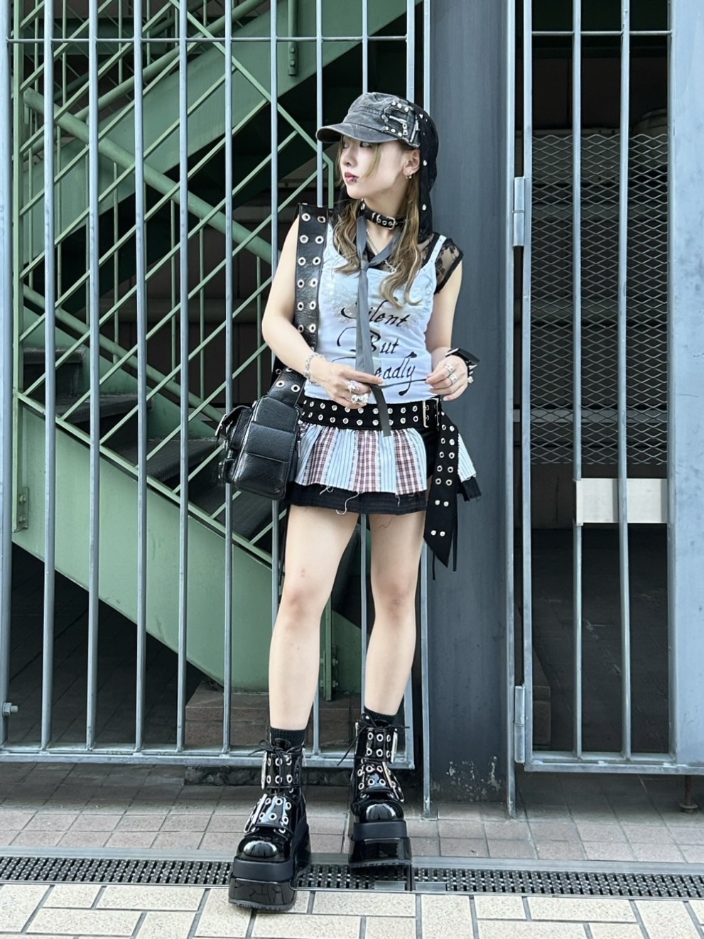 ★SETUP-EXE★CROSS STUDDED SLEEVELESS / BLACK★韓国送料込 SETUP‐EXE】CROSS STUDDED SLEEVELESS / 【セットアップエグゼ