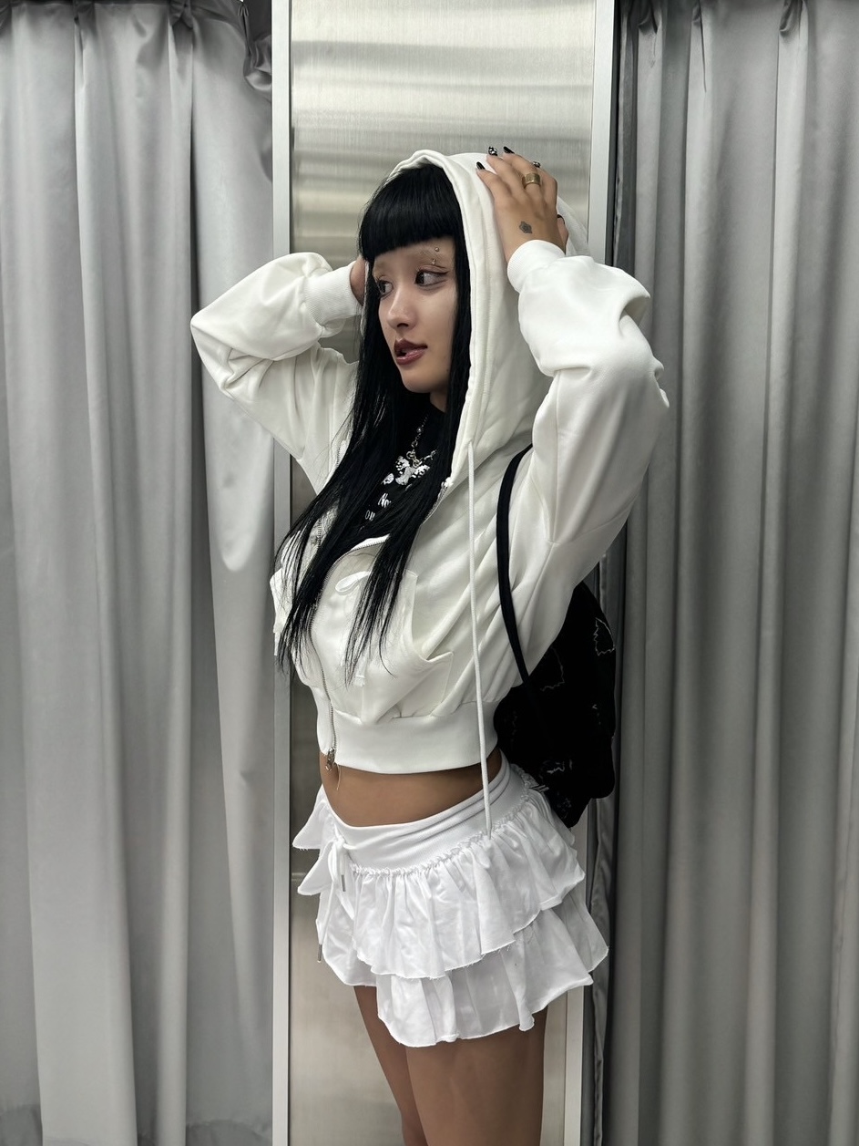 LISA / 165cm – pressing