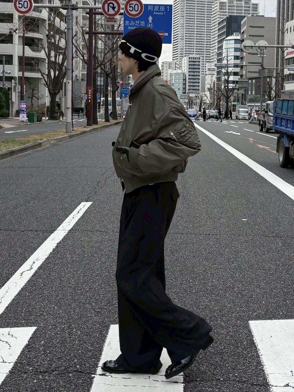 YURI / 180cm – pressing